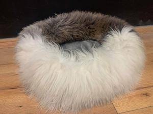 Sheepskins - Dog beds, dog basket - q